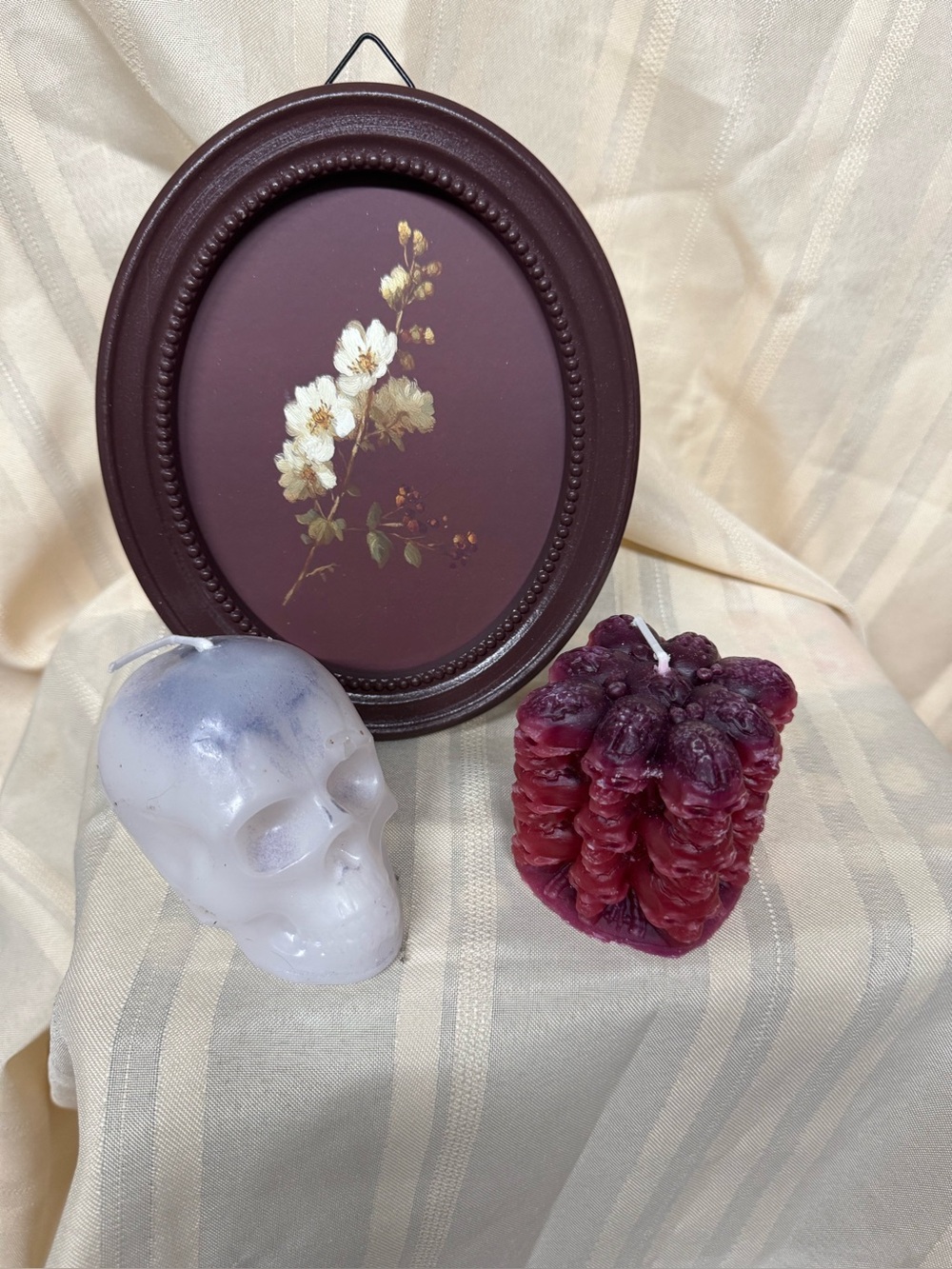 Skull 2 HM candles and a NWT picture in frame